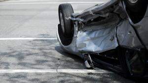 Кола падна в дере в Свиленградско съобщиха от полицията Сигналът