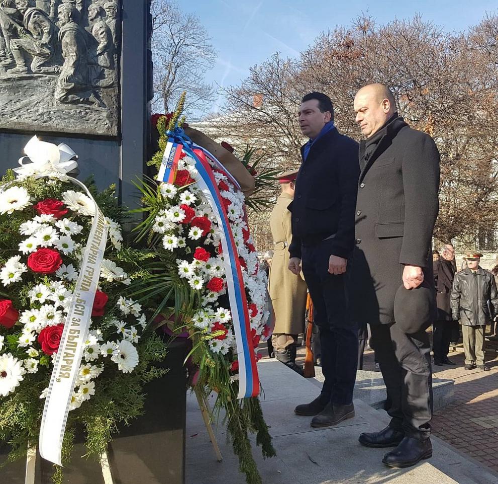Социалистите поднесоха цветя на Паметника на Българския опълченец