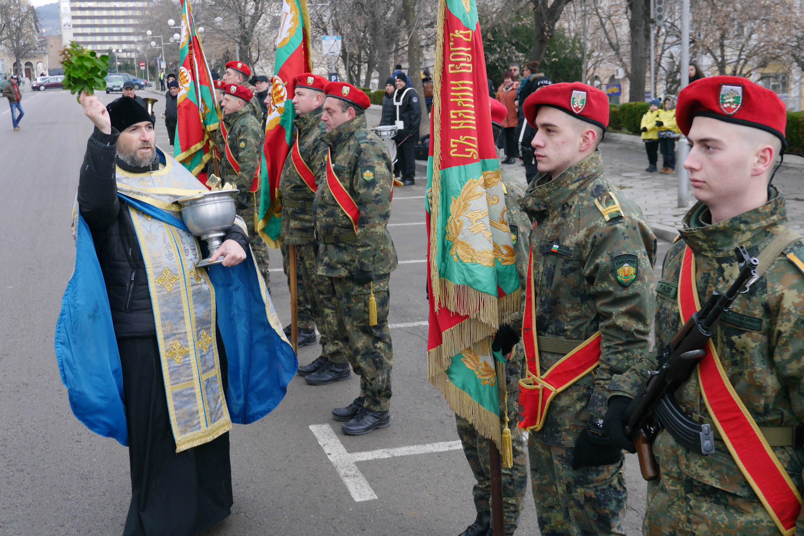 Ритуалът бе извършен пред общината.