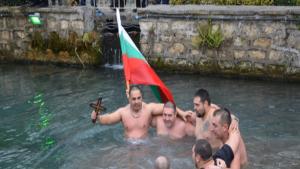 кръст Йордановден Девненска река