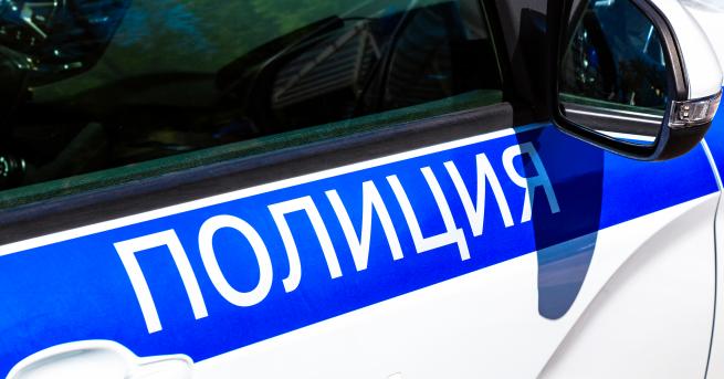 България Мъж се барикадира в дома си нападна полицаи с