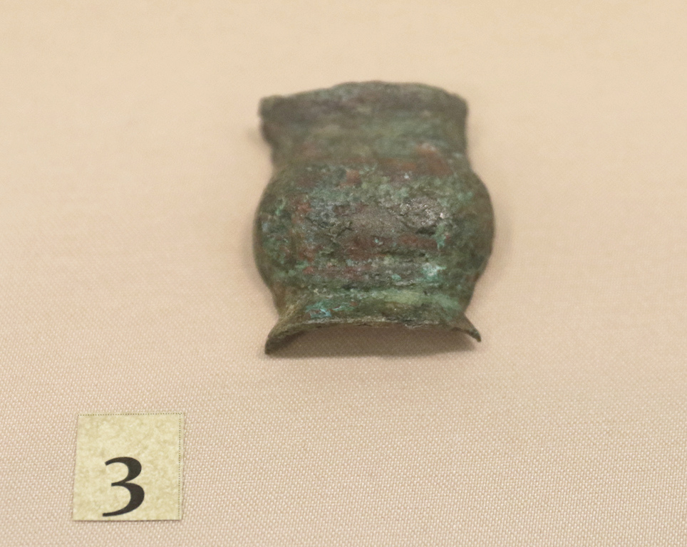 <p>Фрагмент от бронзова мастилница XIX век</p>