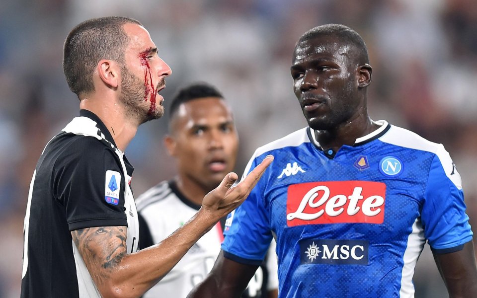 Манчестър Юнайтед има огромен интерес към бранителя на Наполи Калиду