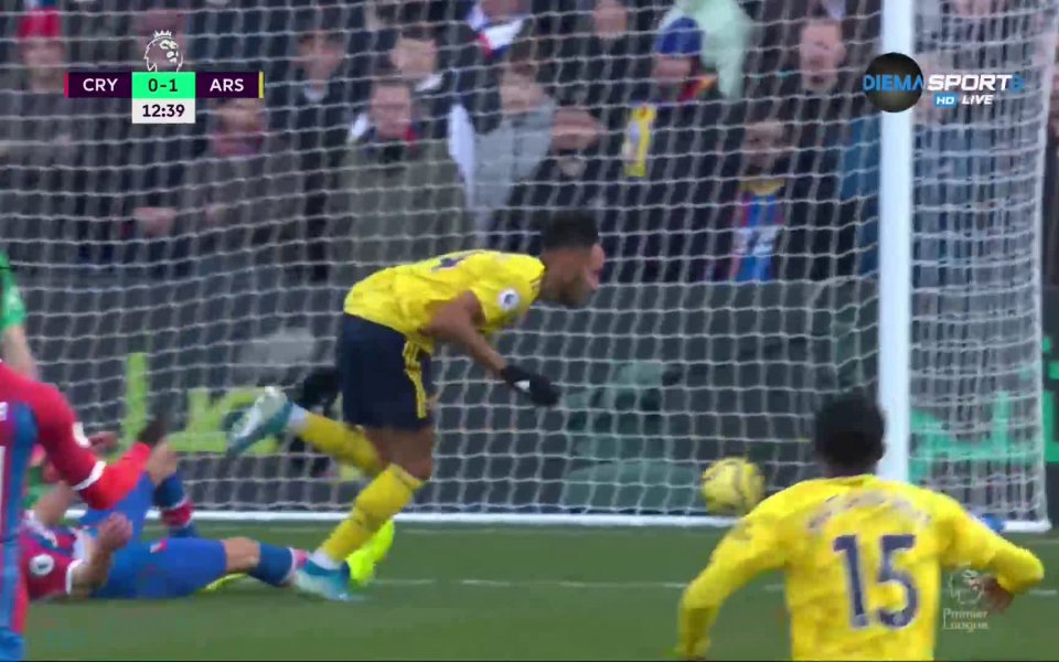 Отборите на Кристъл Палас и Арсенал играят при резултат 0:1