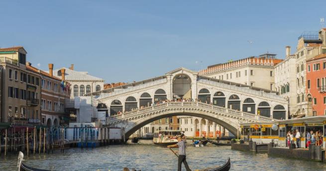 Само два месеца след голямото наводнение каналите които пресичат голяма