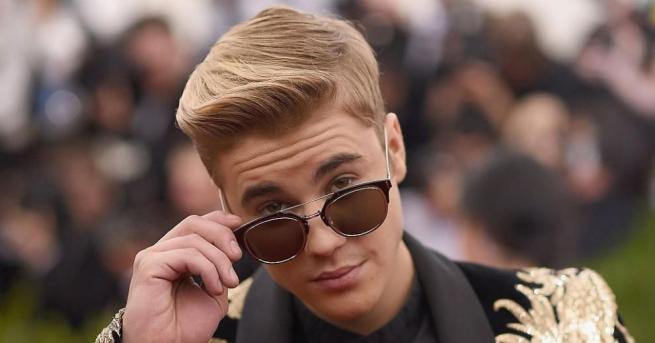 Джъстин Бийбър раздава диаманти и сребро но не във вид