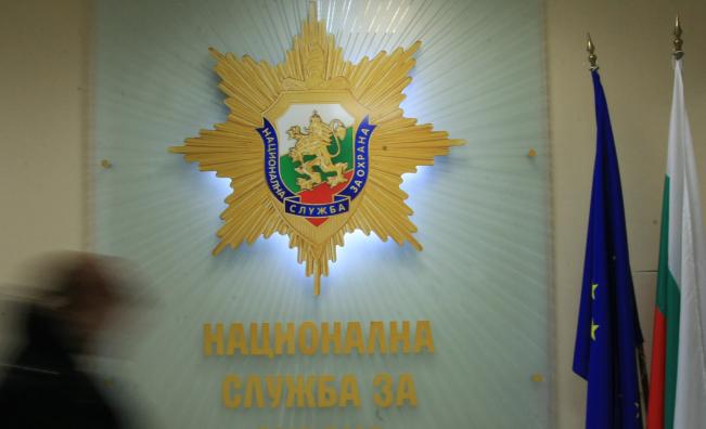 НСО почва проверки след клип, в който охранители блъскат журналистка