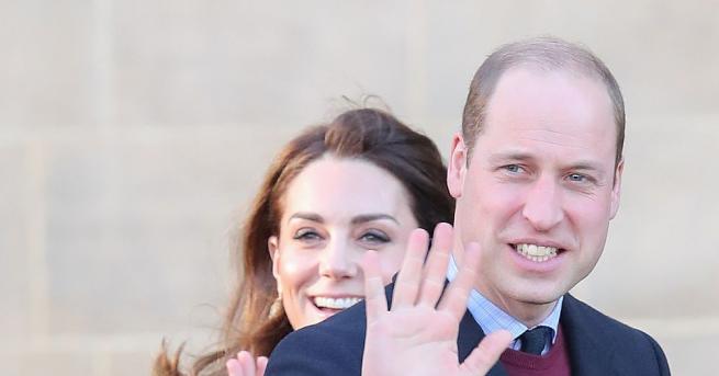 Британският принц Уилям публикува свои закачливи снимки с трите си