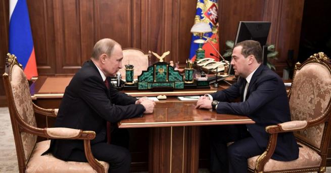 Ключови министри от бившото правителство на Дмитрий Медведев запазват своите
