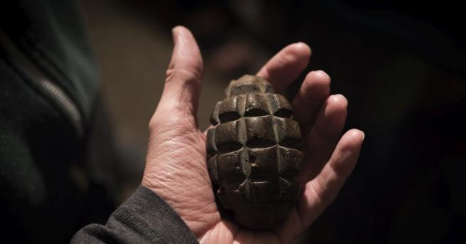 Две гранати със сълзотворен газ избухнаха днес на територията на