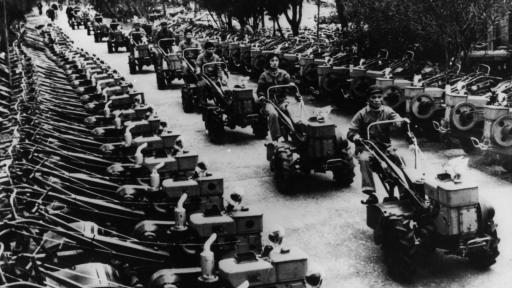  <p>Лианг Джун &ndash; <strong>трактористката и народен воин на Китай</strong></p> 