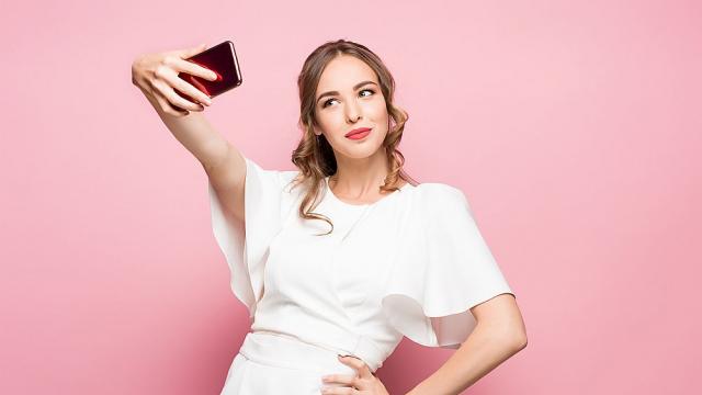Изследване показва как хората използват селфитата за себеизразяване и комуникация