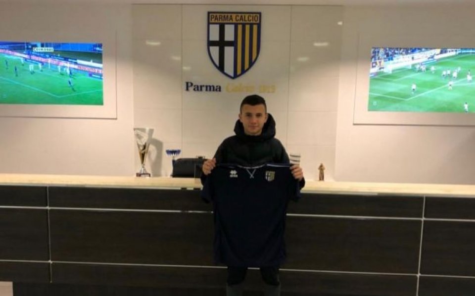 Българският нападател Божидар Костадинов се присъедини към тима на Парма.
