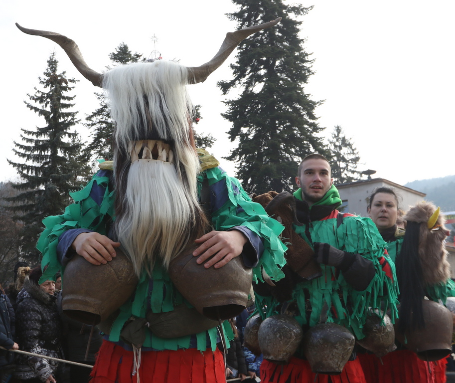 <p>Кукери минаха по улиците на Брезник на фестивала &bdquo;Сурова&rdquo;.</p>
