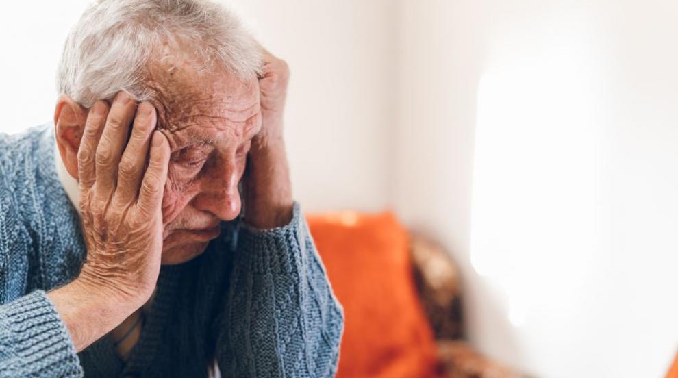 Жена взе част от пенсията на възрастен мъж и отказа да му я върне