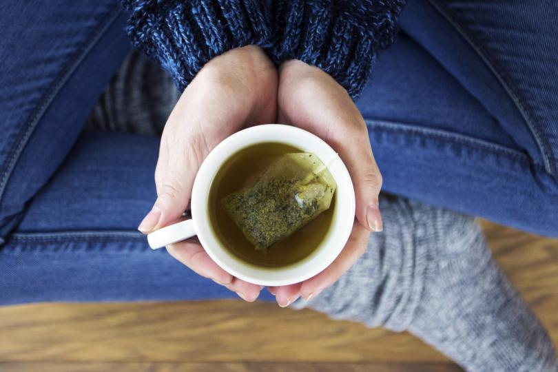 <p>Чай<br />
<br />
Чаят, по-специално зеленият и белият, съдържат антиоксиданти, които повишават инсулиновата чувствителност.</p>