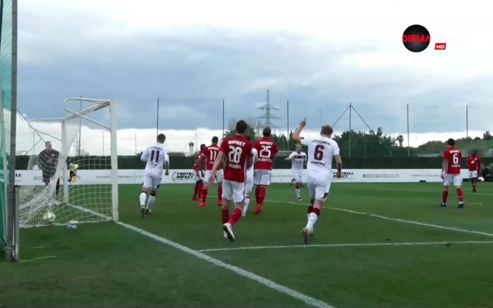 В 33-ата минута пък отново Лохкемпер вкара гол, след като