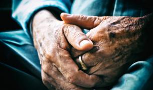 Възрастна жена почина с COVID-19 заради немарливост в старчески дом