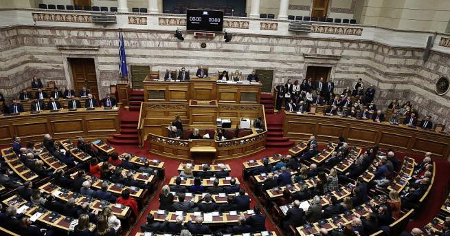 С огромно мнозинство в гръцкия парламент Екатерини Сакеларопулу бе избрана