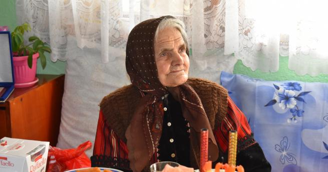 100 годишната Пасина Герзова от асеновградското село Леново отпразнува своя едновековен