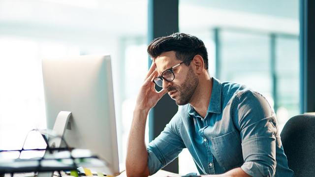 Проучване: Хората, които се оплакват от стреса на работното място, са възприемани като по-некомпетентни