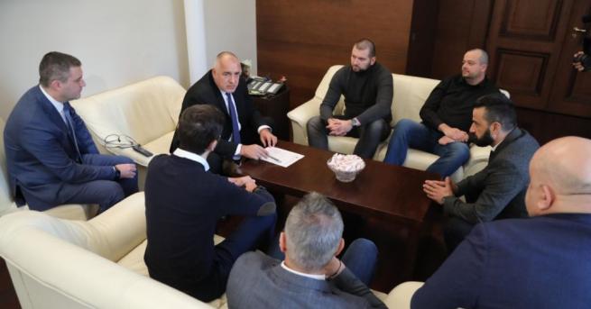 Фенове на Левски се срещнаха с премиера Бойко Борисов Поводът предложенията