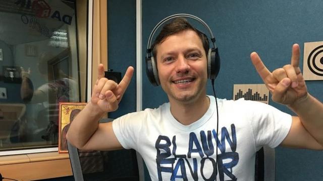 Орлин Павлов пее от гаража си (ВИДЕО)