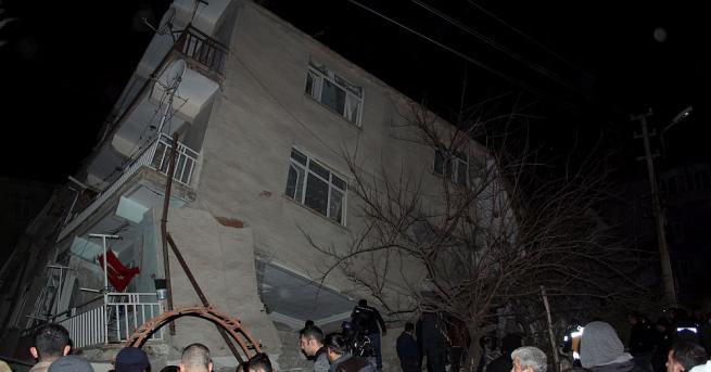 Ранените при земетресението тази вечер в Турция достигаха 225 души