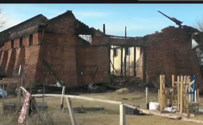 Пожарът, изгорил 11 елитни коня, е предизвикан от късо съединение