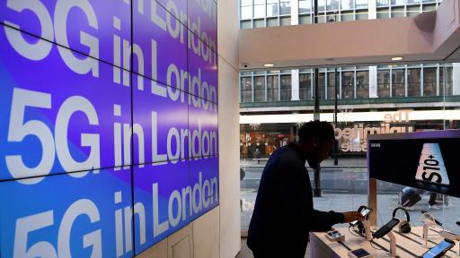  <p>Великобритания позволи Хуауей до 5G мрежите си&nbsp;</p> 