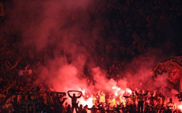 Лудост Вчера 4000 фенове посетиха последната тренировка на Динамо Дрезден