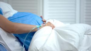 Фондация Искам бебе и екип от акушер гинеколози осигурява безплатни прегледи