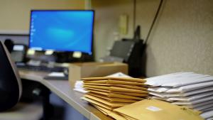 пощенски пратки писма