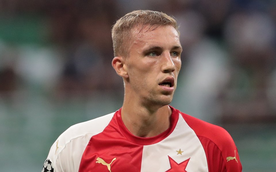 Уест Хем представи чешкия национал Томаш Сучек. Халфът идва от