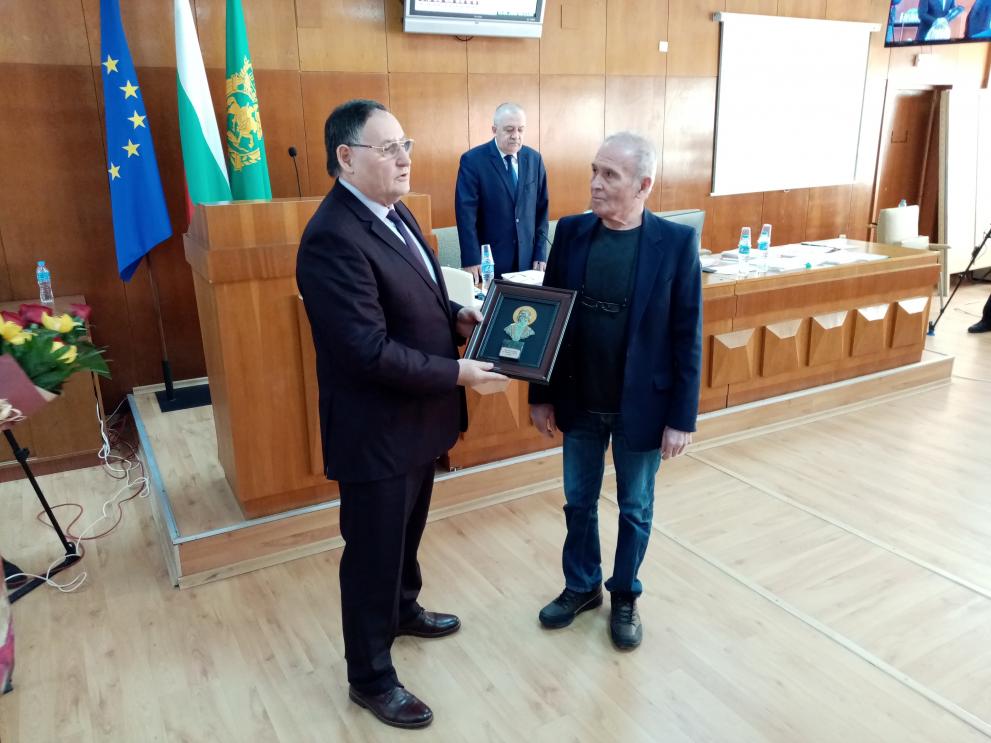 Кметът Христов връчи наградата.