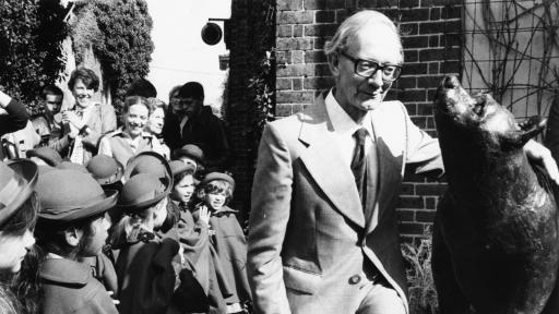  Статуя на мечето в Лондонския зоопарк 