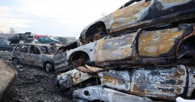 20 автомобила са превърнати в купчина ламарани след снощния опустошителен