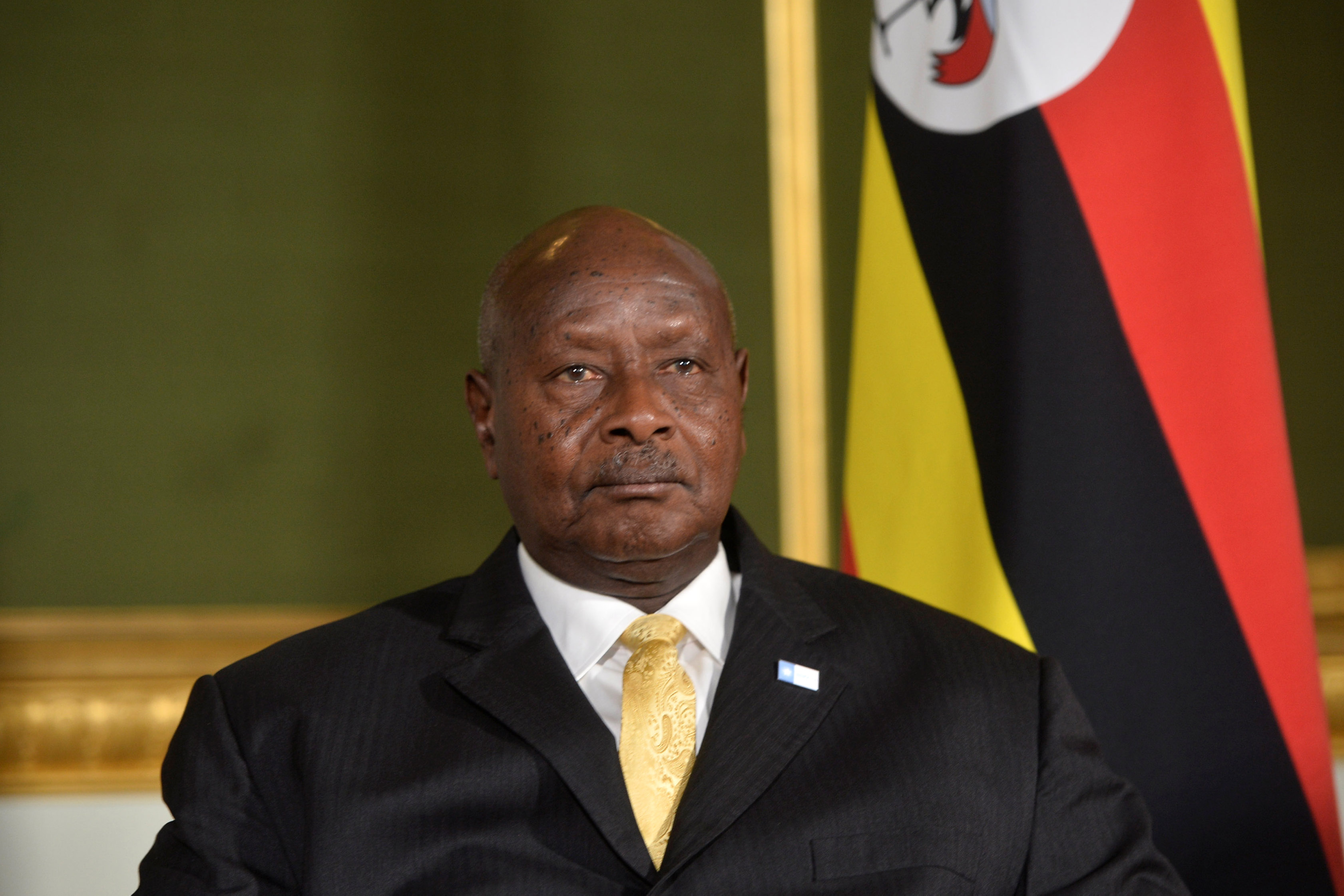 <p><strong>Уганда</strong></p>

<p>75-годишният държавен глава на Уганда - Йовери Мусевени, взима насилствено властта през 1986 г. и се обявява за президент. Оттогава той е преизбиран няколко пъти, въпреки че международните наблюдатели отбелязват проблеми при процеса на гласуване на някои избори.&nbsp;</p>