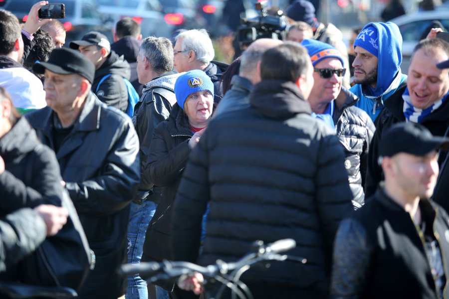Протест на фенове на Левски пред Народното събрание1