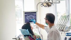 Безплатна стоматологична помощ за бежанци от Украйна осигурява Обществен дарителски