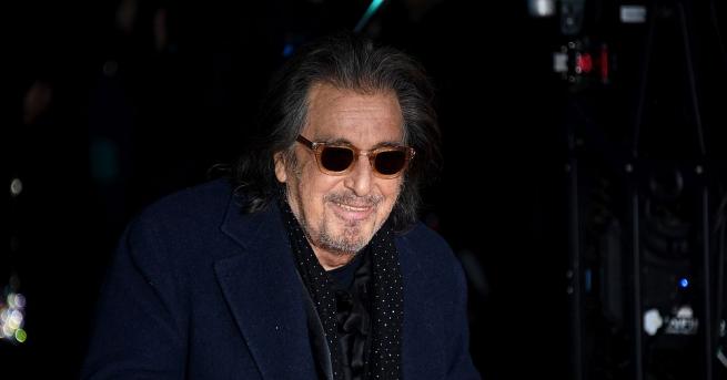 Холивудската звезда Ал Пачино претърпя лек инцидент и падна на