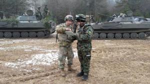 България тази година повишава разходите за отбрана със 7 49 на