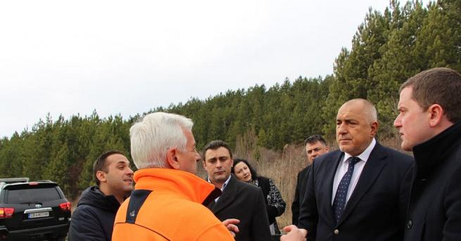 Премиерът Бойко Борисов инспектира заедно с министъра на икономиката полагането
