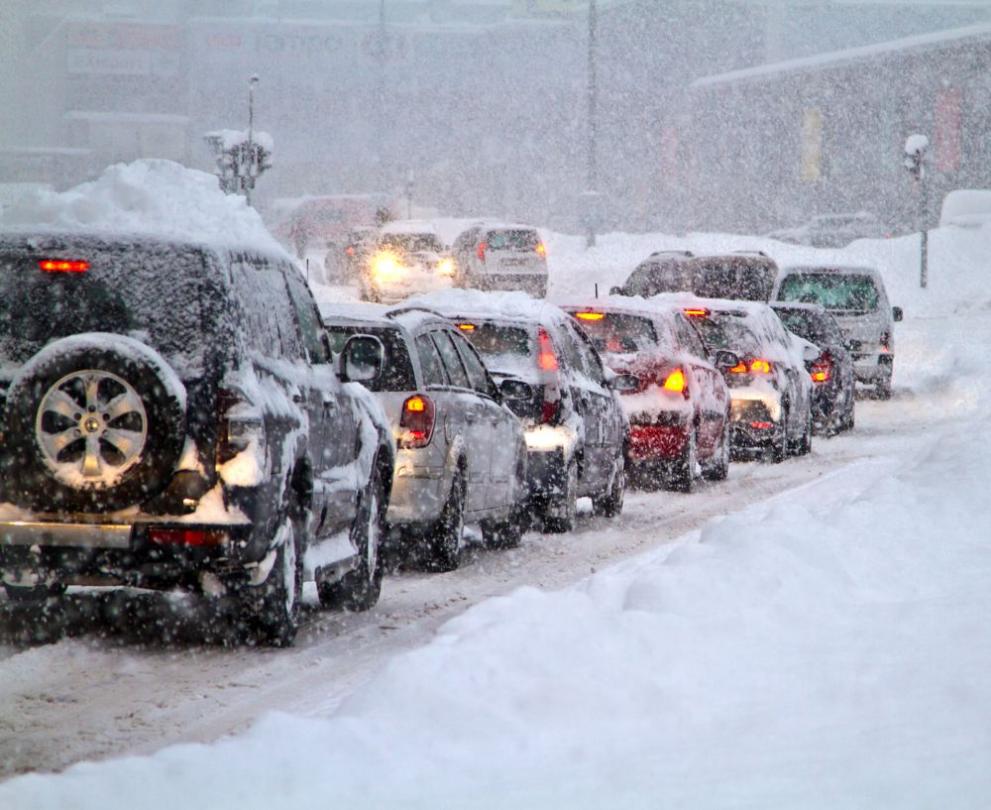 Силен снеговалеж предизвика транспортен хаос в Швеция, съобщи ДПА. В столицата