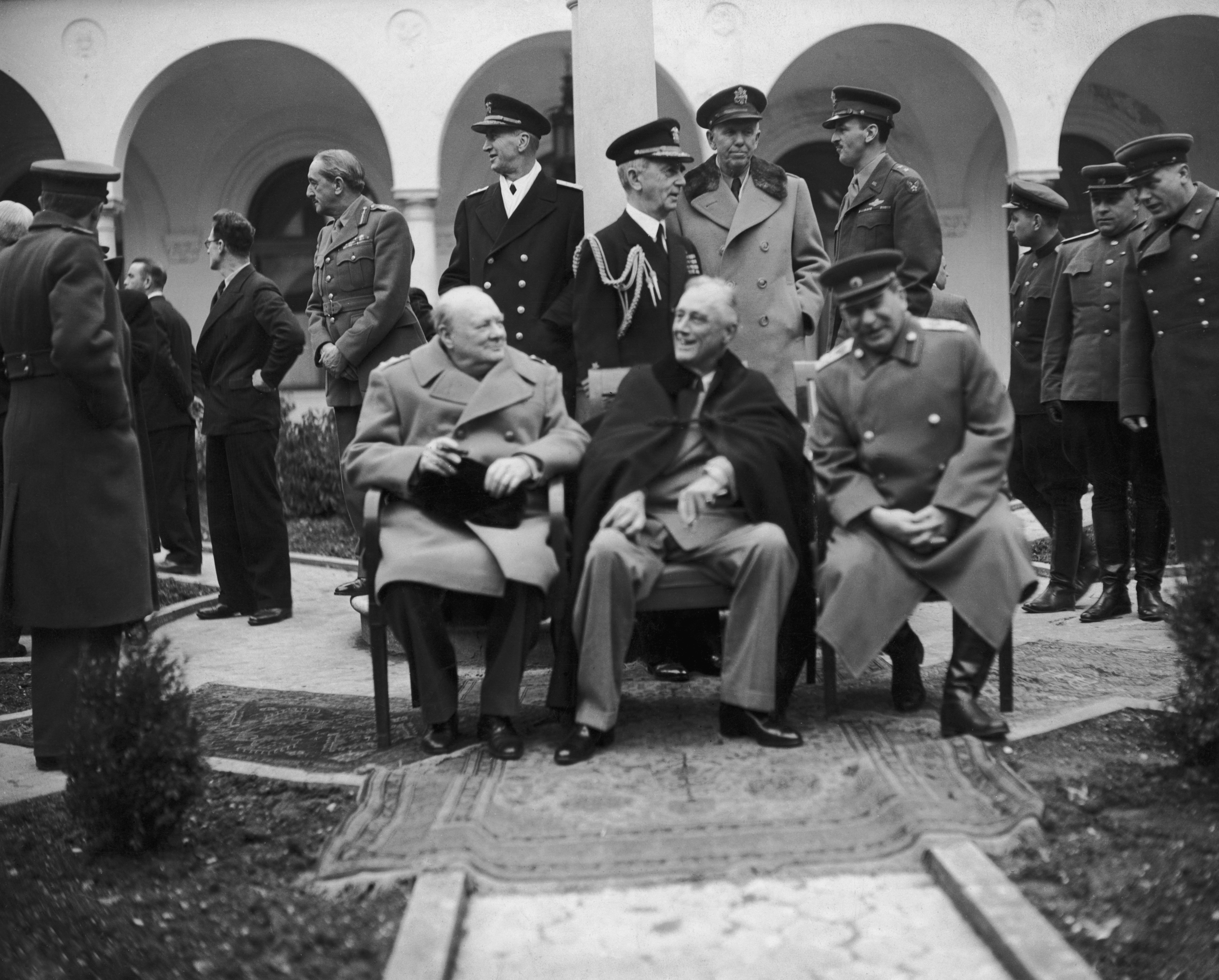 <p>На снимките: Чърчил, Рузвелт и Сталин. Ялта, 1945</p>