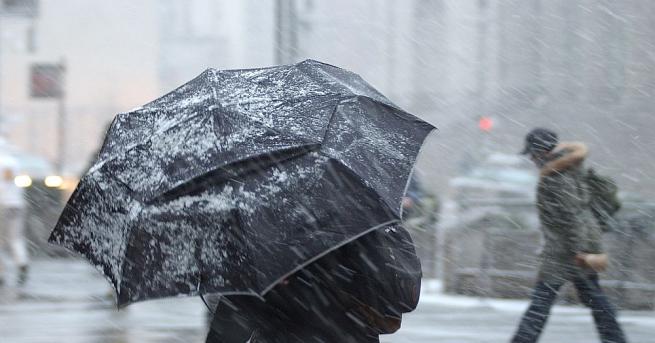 Лошото време предизвика хаос в Румъния десетки пътища са затворени