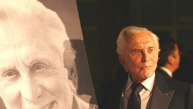 Бурният и интересен живот на Кърк Дъглас