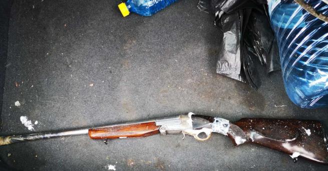 Още една пушка е открита при поредните претърсвания на полицаите