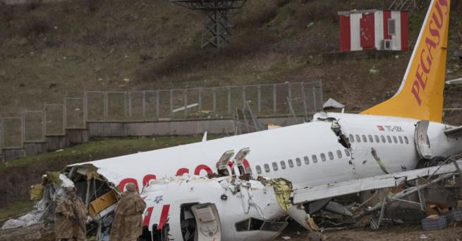 Осем души загинаха при катастрофа на пътнически самолет на международнотолетище