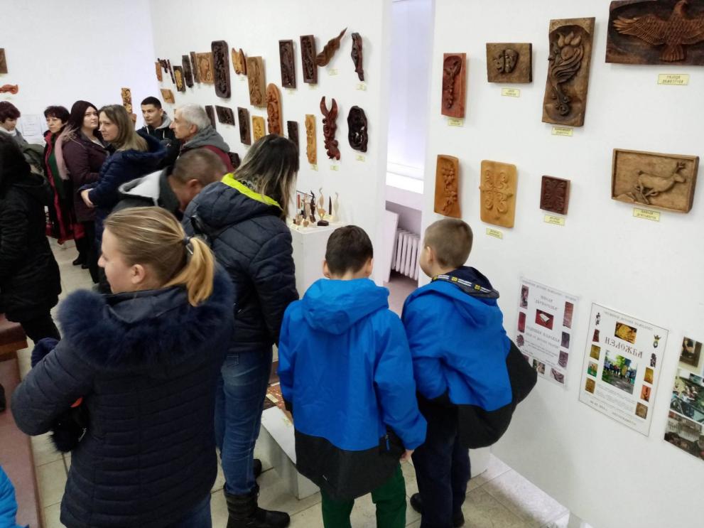 Повече от 500 деца са преминали за 15 години през школата по дърворезба.
